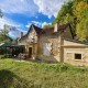 Near Les Eyzies- Stone house with 4 bedrooms and undercroft shelter of 400m². 
